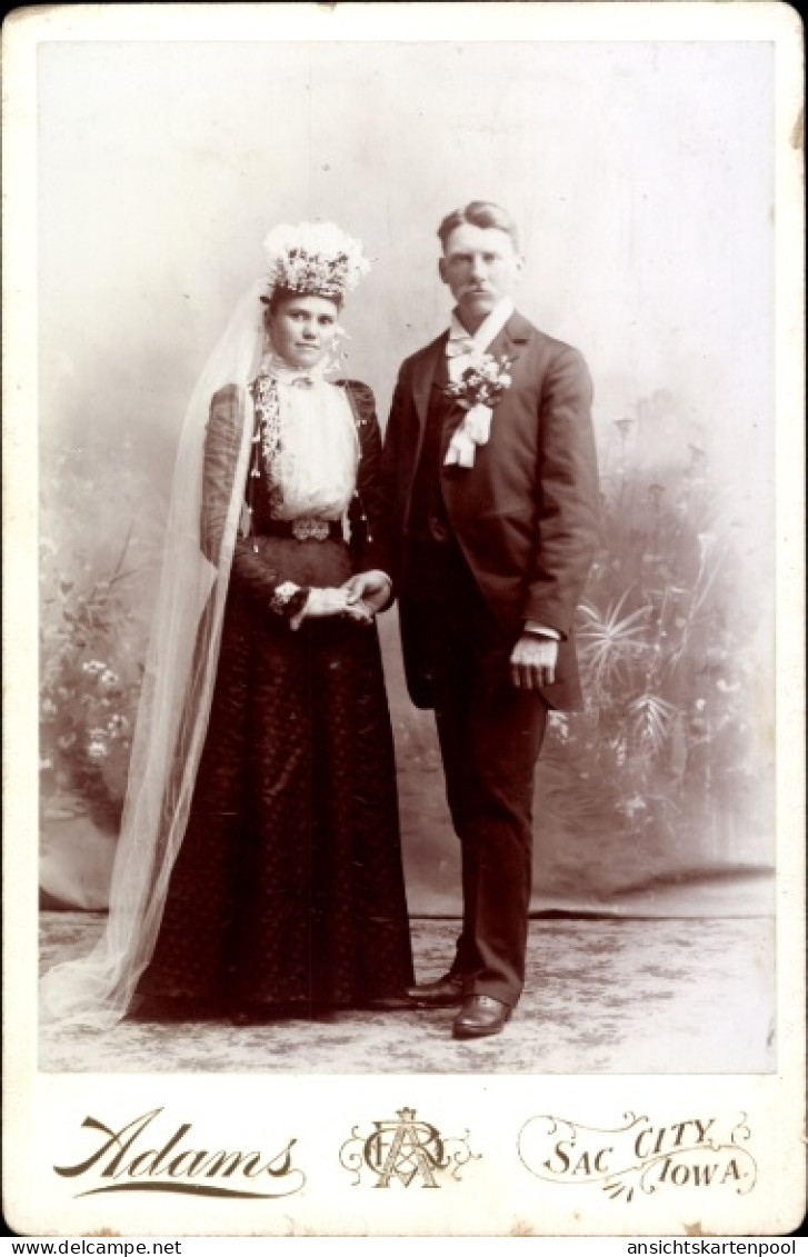 Kabinett Photo Sac City Iowa, Paar in Volkstrachten, Brautpaar