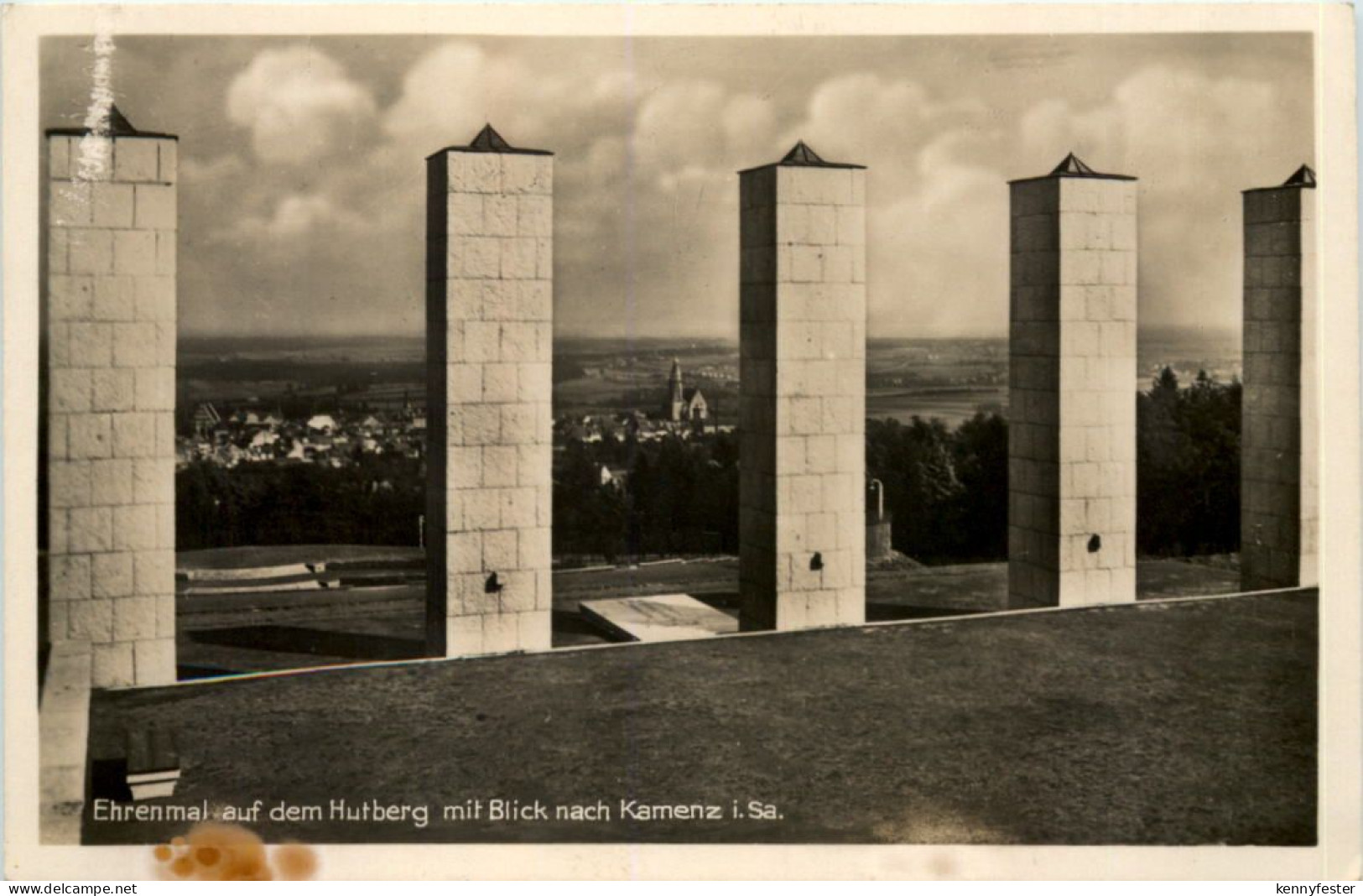 Kamenz, Ehrenmal auf dem Hutberg mit Blick nach Kamenz