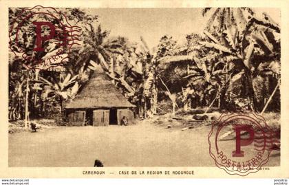 AFRICA. CAMERUN. CAMEROUN Case de la Région de NDOUNGUE
