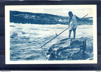 dans la coppermine, "l'esquimau" pêche le saumon