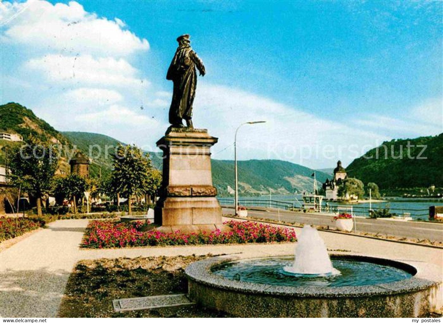 Kaub mit Bluecherdenkmal und Pfalz