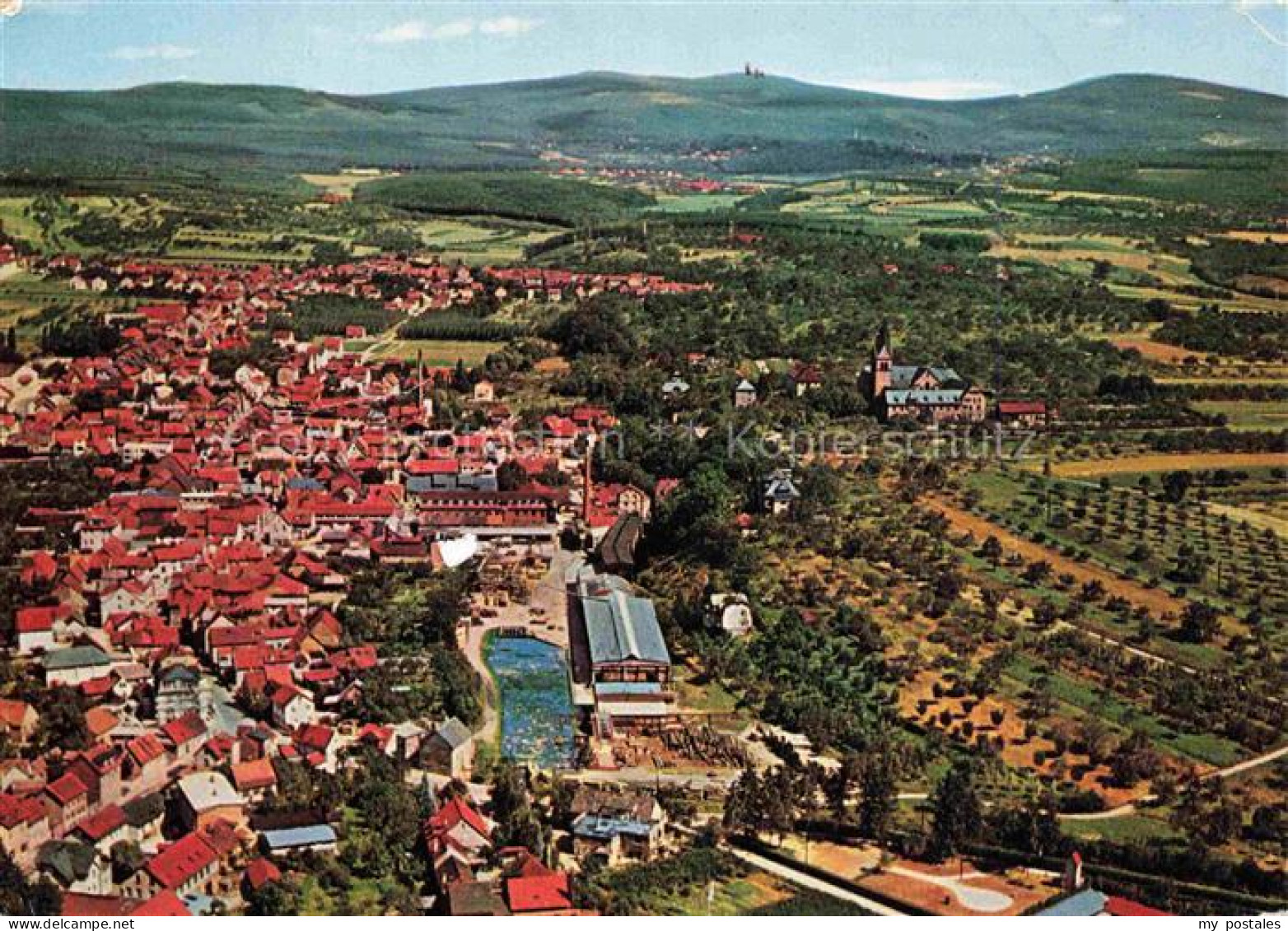 Kelkheim Hessen Luftbild Stadtansicht Taunus Kirche Fluss Obstbaeume Huegel Feld