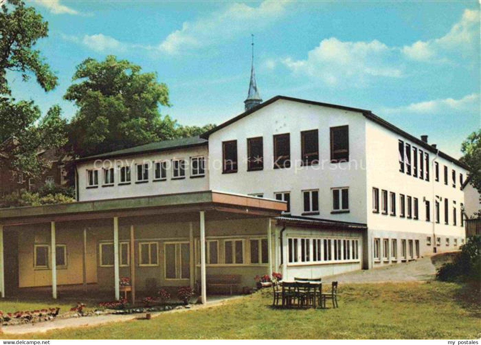 Kellinghusen Landesberufsschule Schulgebaeude Kirchturm Gartenmoebel Mittelholst