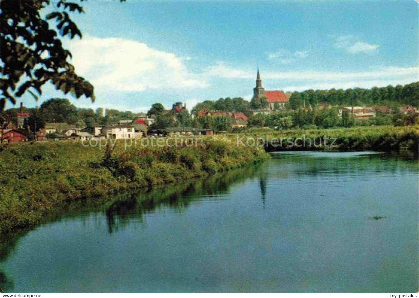 Kellinghusen Stoer Stadtansicht Kirche Fluss Spiegelung Baeume Sommer