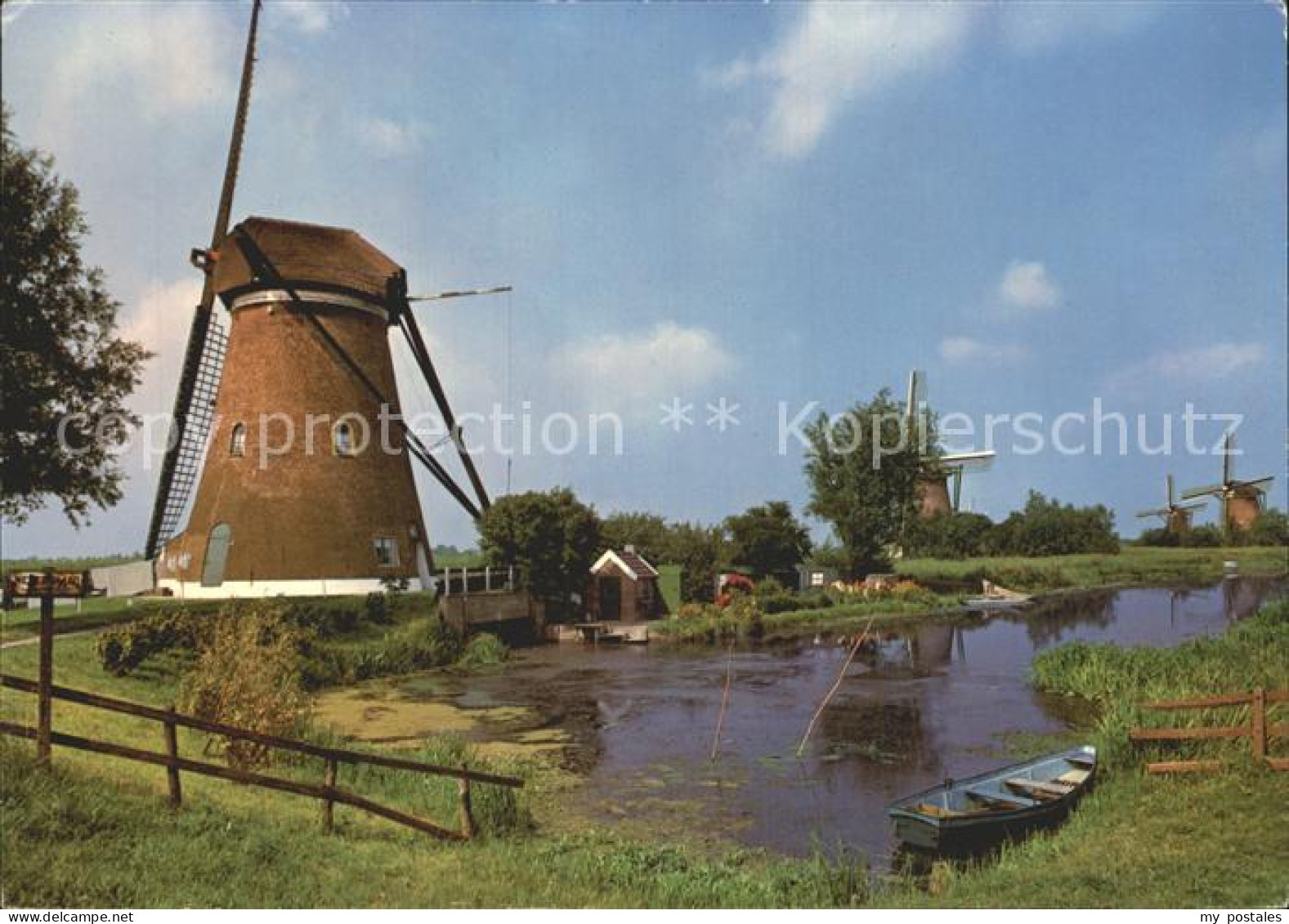 Kinderdijk Windmuehlen