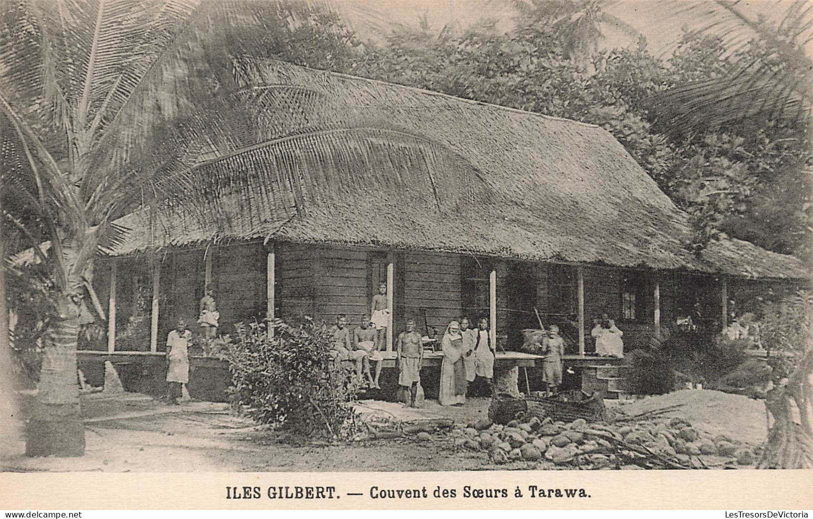 KIRIBATI - Iles Gilbert - Tarawa - Couvent des Sœurs - nonne - aborigènes - maison traditionnelle - animé - CPA
