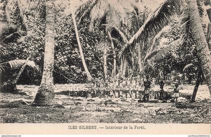 KIRIBATI - Iles Gilbert - intérieur - forêt  palmiers - aborigènes - enfants - animé - Carte Postale Ancienne