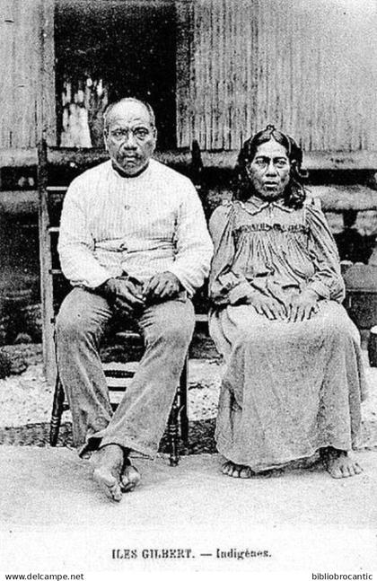 OCEANIE - ILES GILBERT (KIRIBATI) < COUPLE D'INDIGENES
