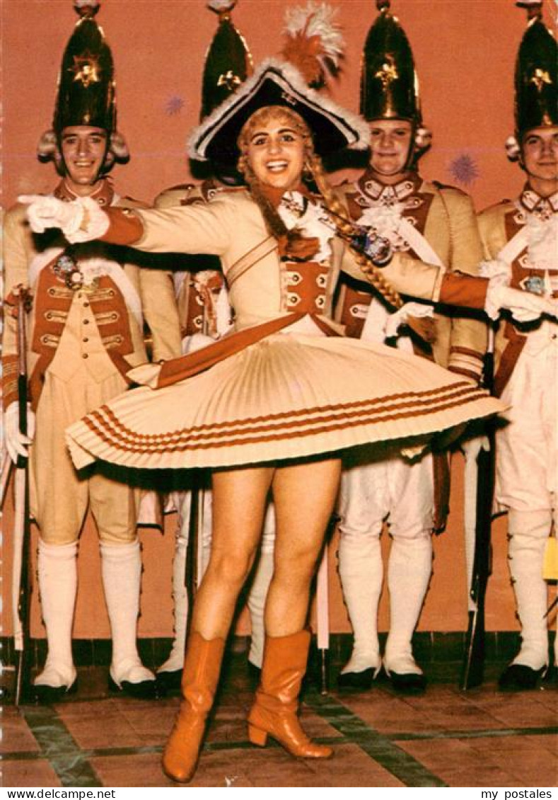 Koeln  Rhein Karneval Mariechen der Prinzengarde