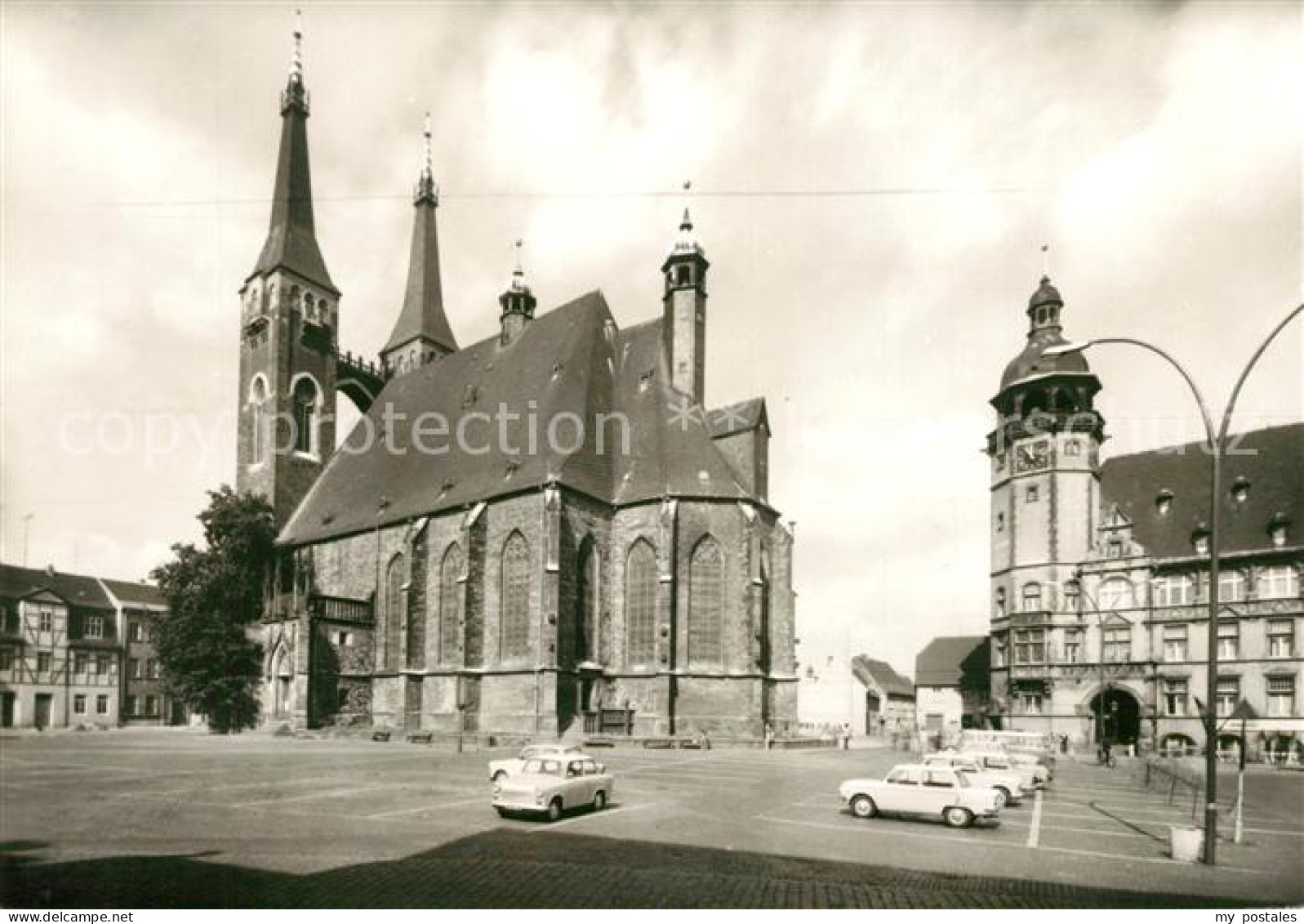 Koethen Anhalt Marktplatz mit St Jakobs Kirche und Rathaus