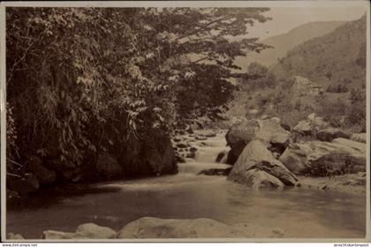 CPA Medellín Kolumbien, Flusslandschaft, Felsen, Bäume, Berglandschaft, sepia