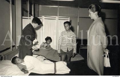 Postcard / ROYALTY / Belgium / België / prinses Paola / princesse Paola / vluchtelingen / réfugiés / Zaventem / 1960