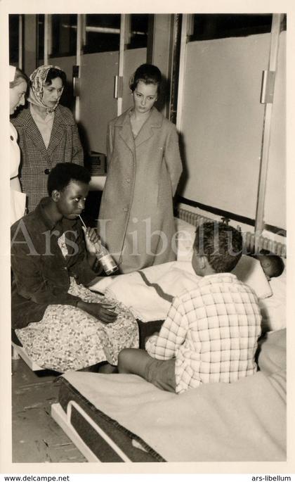 Postcard / ROYALTY / Belgium / België / prinses Paola / princesse Paola / vluchtelingen / réfugiés / Zaventem / 1960