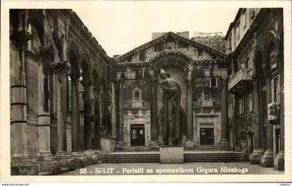 CPA Split Peristil sa spomenikom Grgura Ninskoga Croatie Croatia