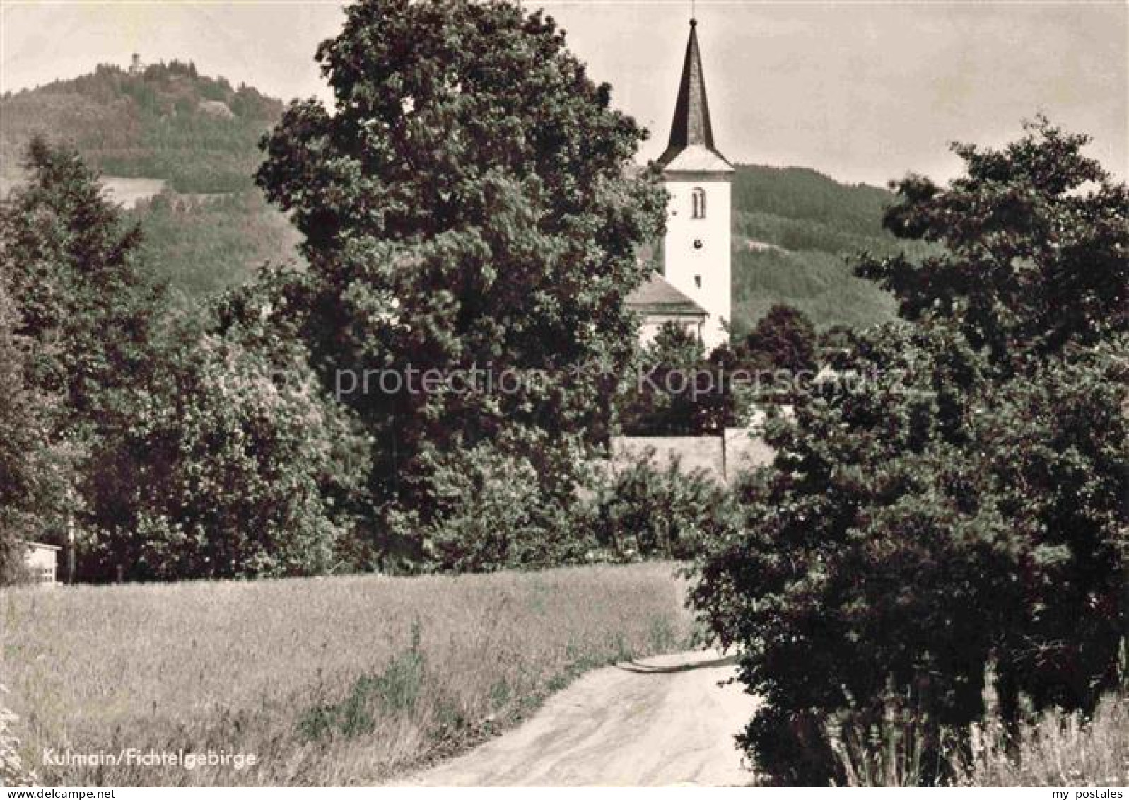 Kulmain Tirschenreuth Bayern Fichtelgebirge Kirche Kirchturm Feldweg Wiese Huege