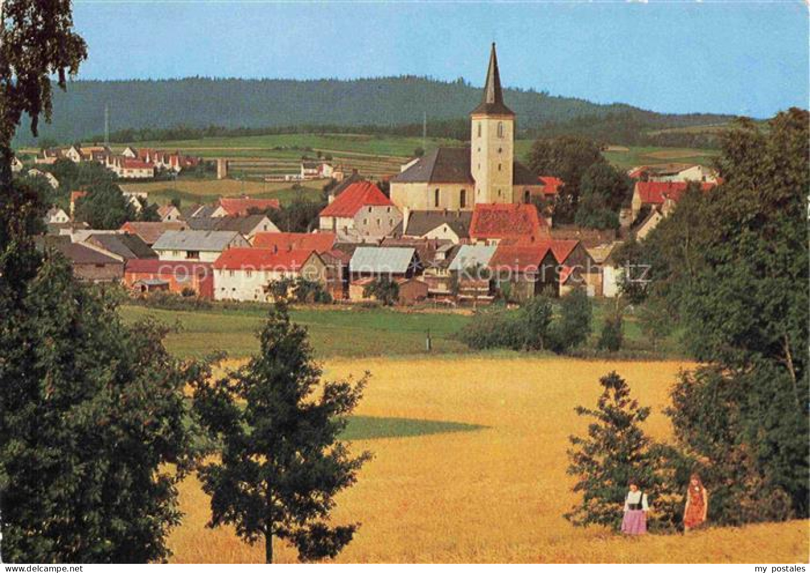 Kulmain Tirschenreuth Bayern Kirchturm Dorf Getreidefeld Tracht Frauen Fichtelge