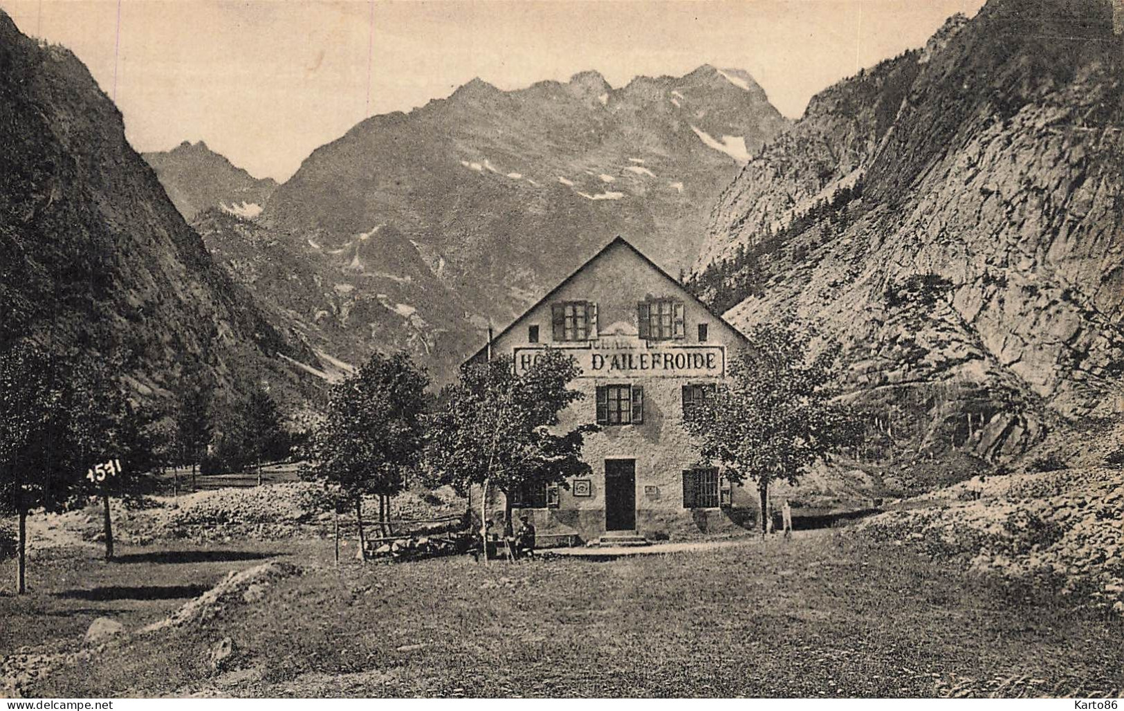 l'argentière la besse * vue sur l'hôtel d'AILEFROIDE