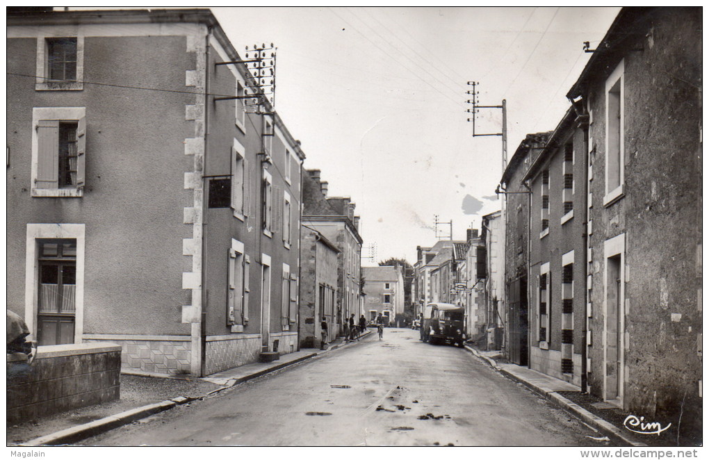 L'Hermenault : la rue principale