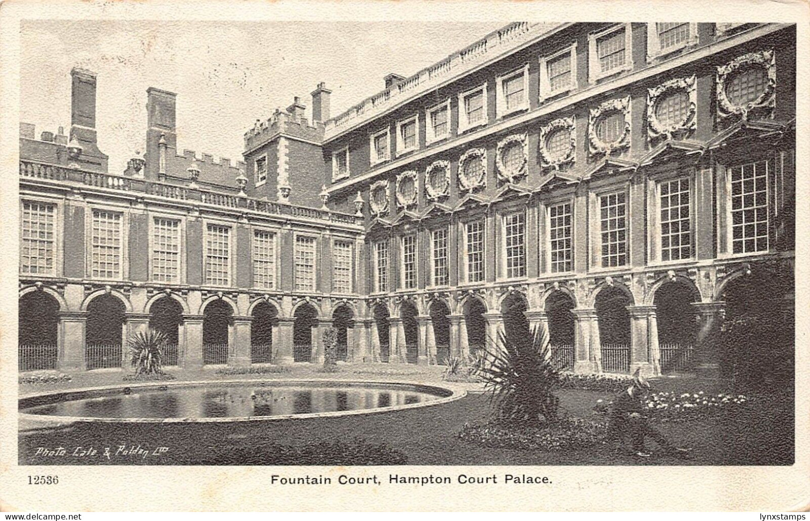 L244 England Fountain Court Hampton Court Palace vintage postcard