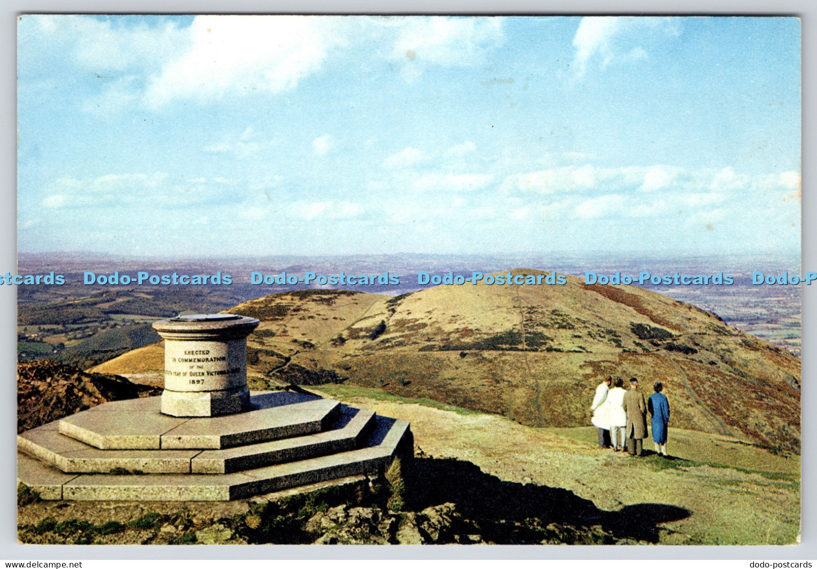 L351310 Worcestershire. The Summit of the Worcestershire Beacon. Near Great Malv