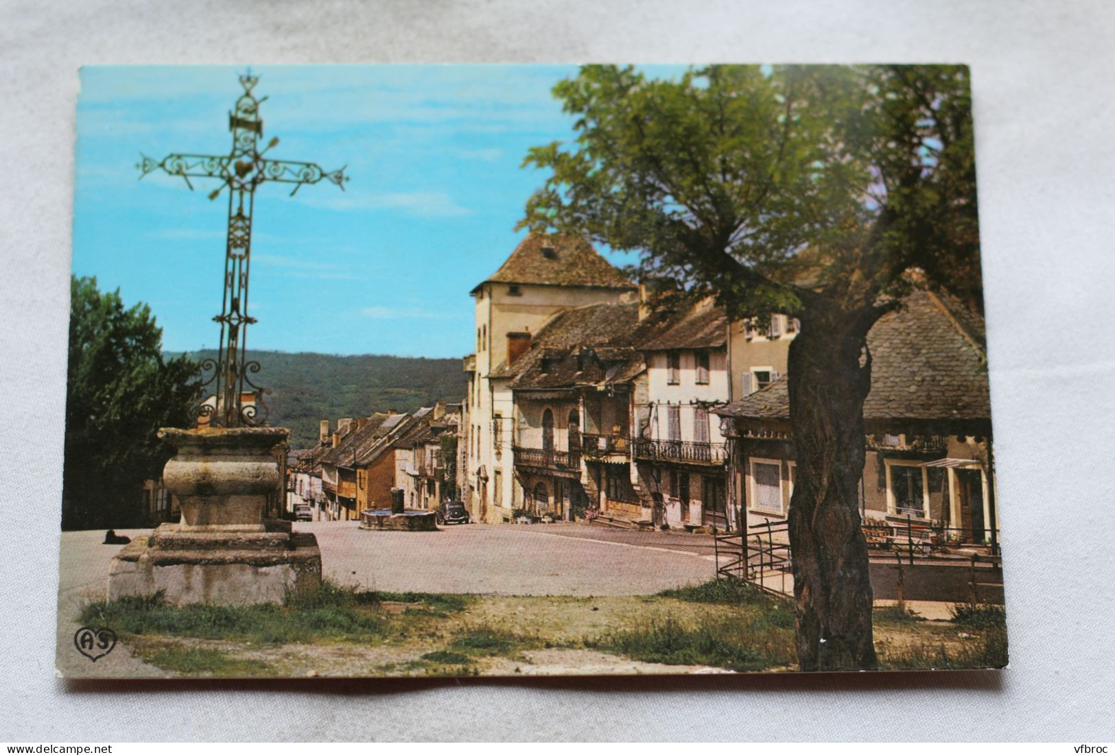 L743, Cpm, Najac, l'intérieur de la villa, place du faubourg, Aveyron 12