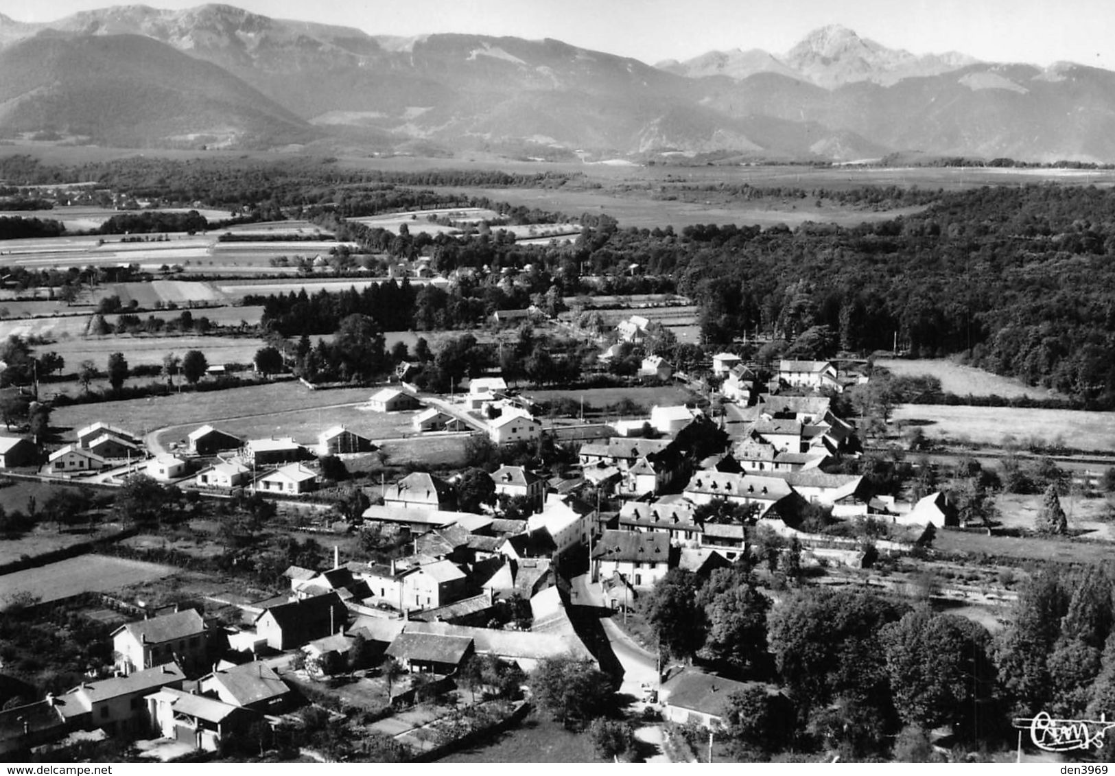 La BARTHE-de-NESTE - Vue générale aérienne - La Chaîne des Pyrénées et Pic du Midi de Bigorre