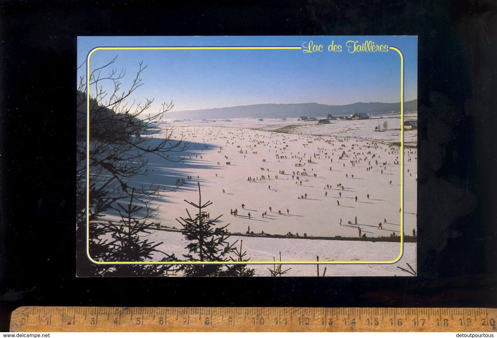 LA BREVINE Neuchatel : le lac des Taillères patineurs patinage patin à glace iceskating