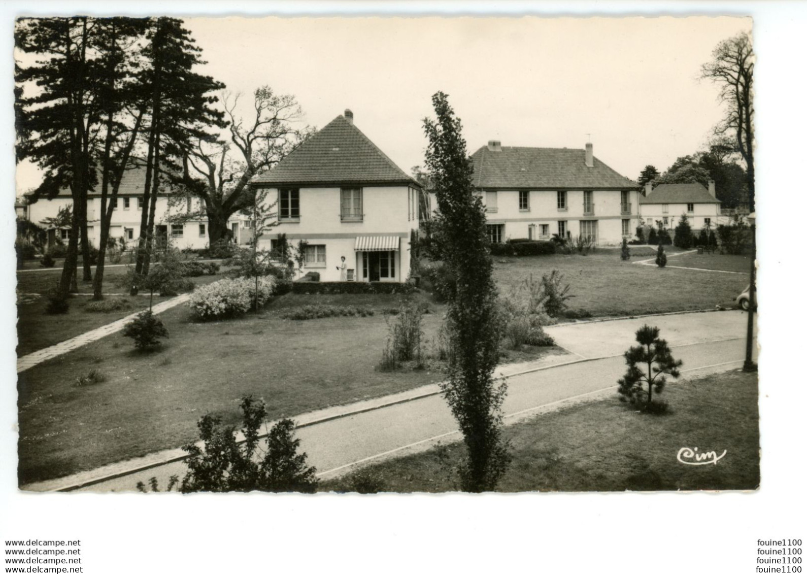 La Celle Saint Cloud ( Domaine Saint François d'Assise )( format C.P.A. )