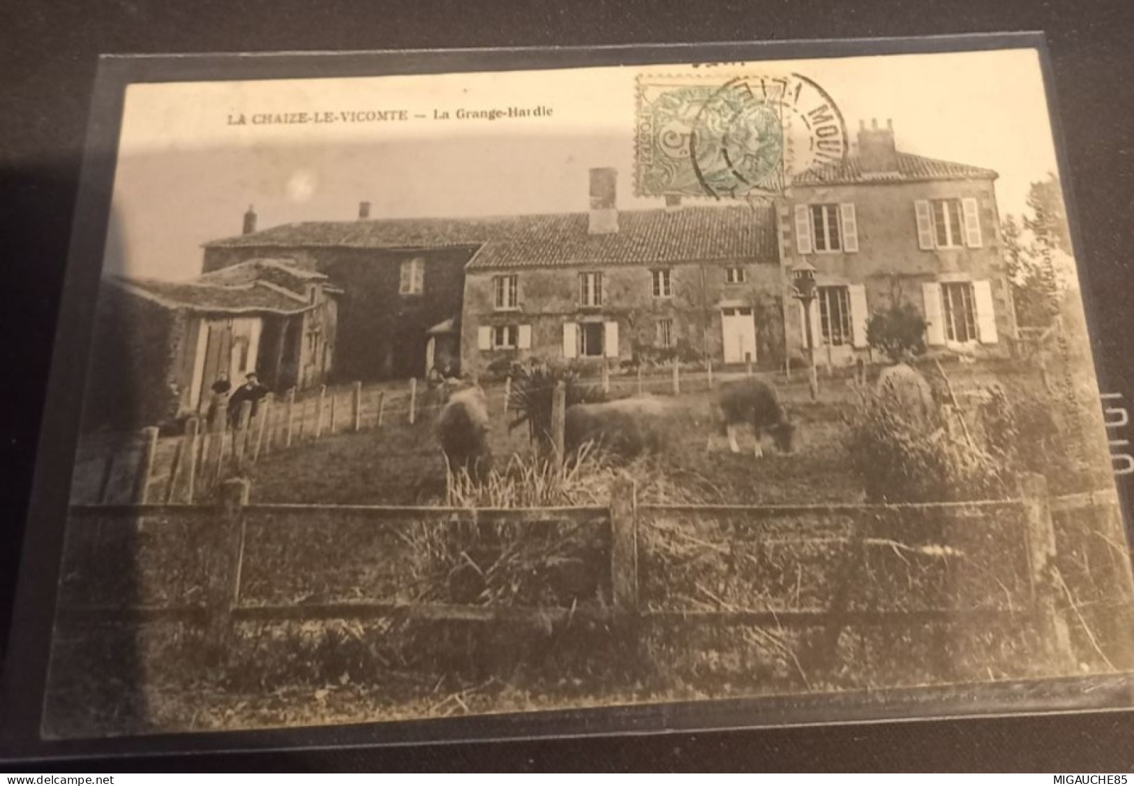LA CHAIZE LE  VICOMTE  la   grande hardie