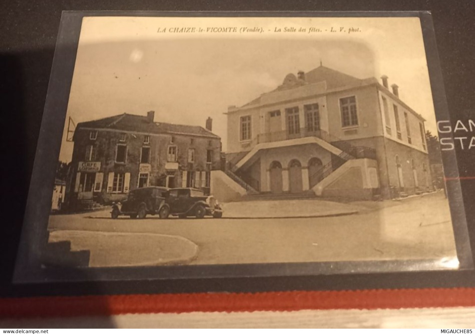 LA CHAIZE LE  VICOMTE  la salles des fêtes