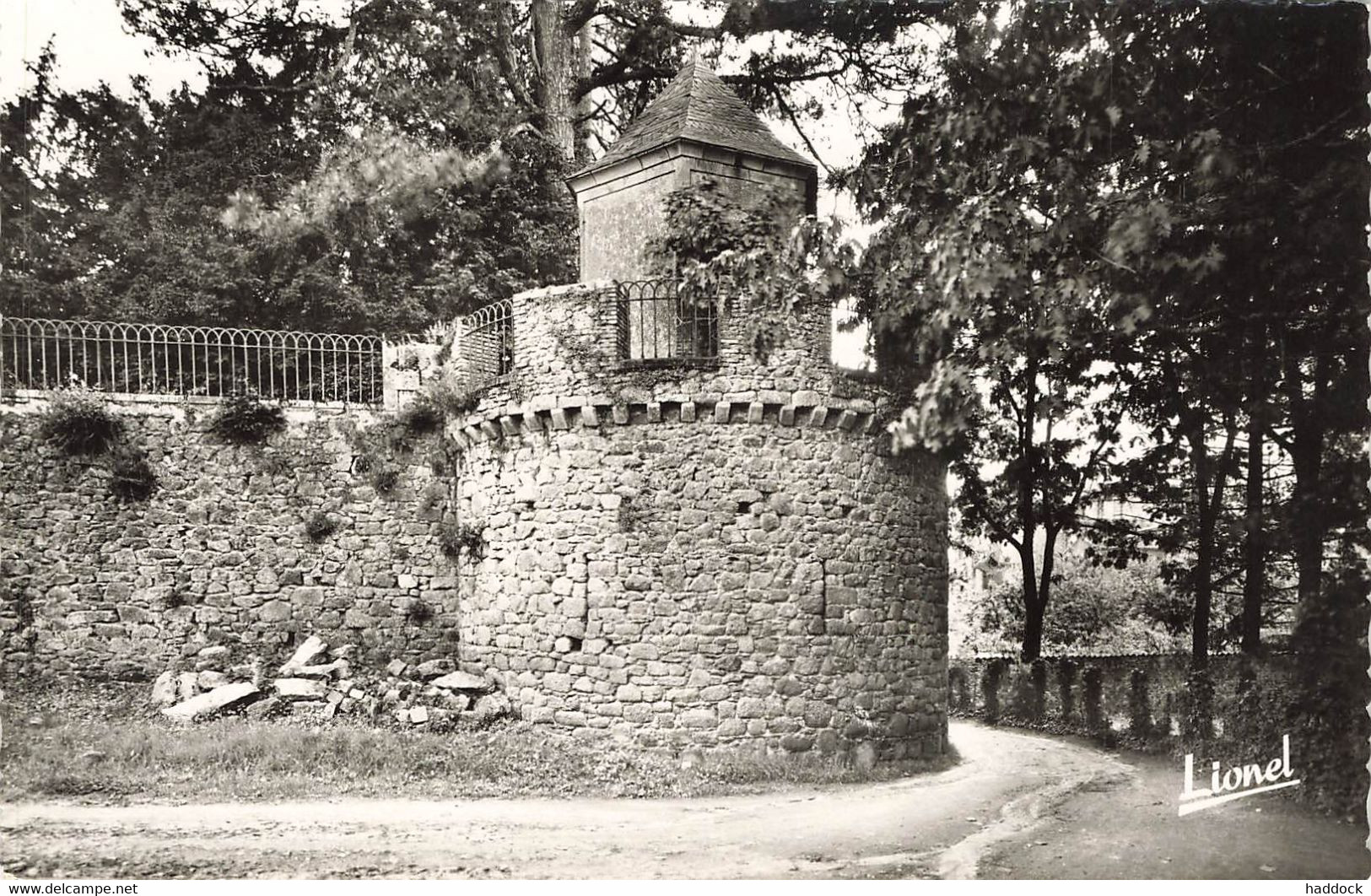 LA CHAIZE LE VICOMTE : LE MOULIN ROUGE