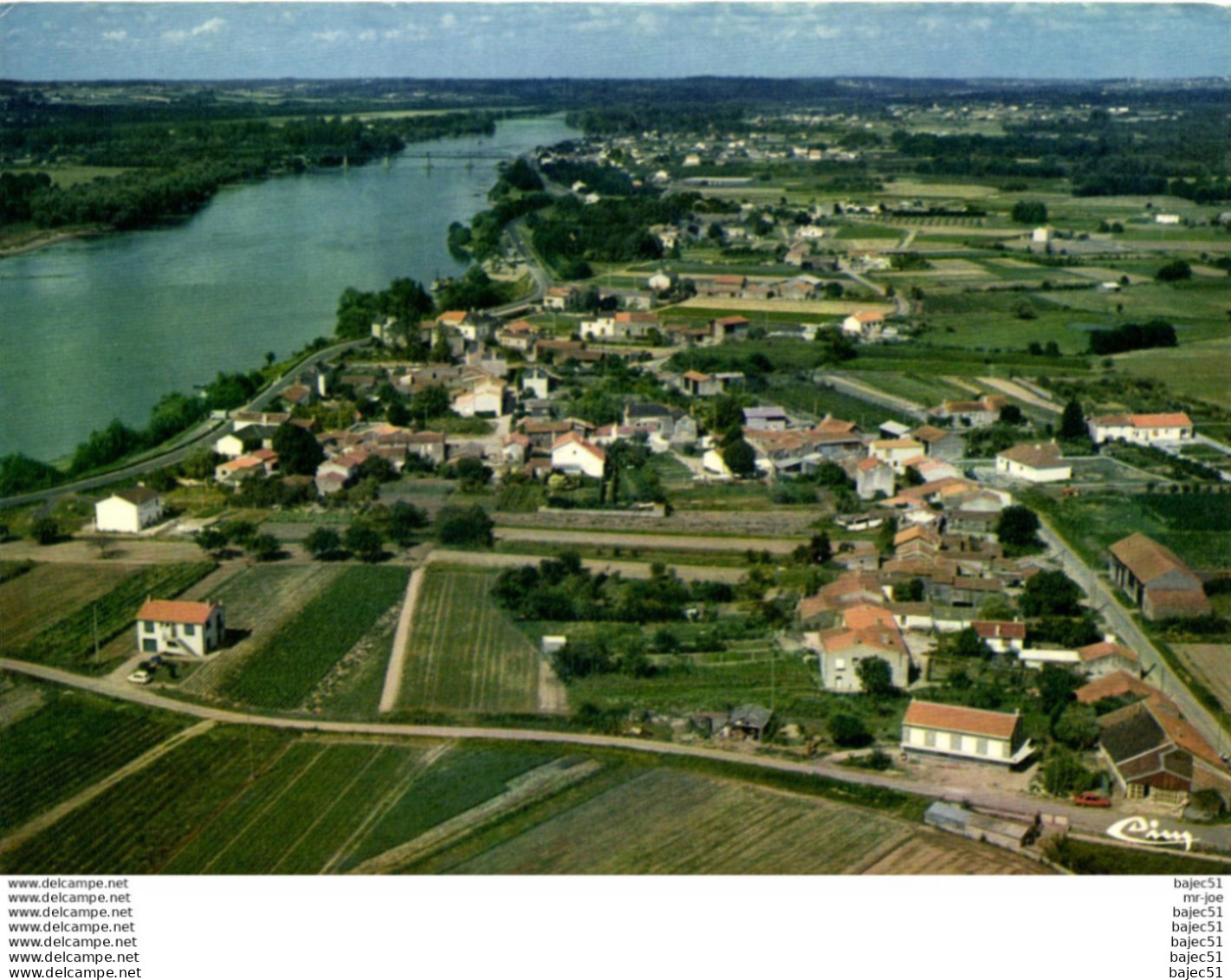 La chapelle basse mer - la pierre percée
