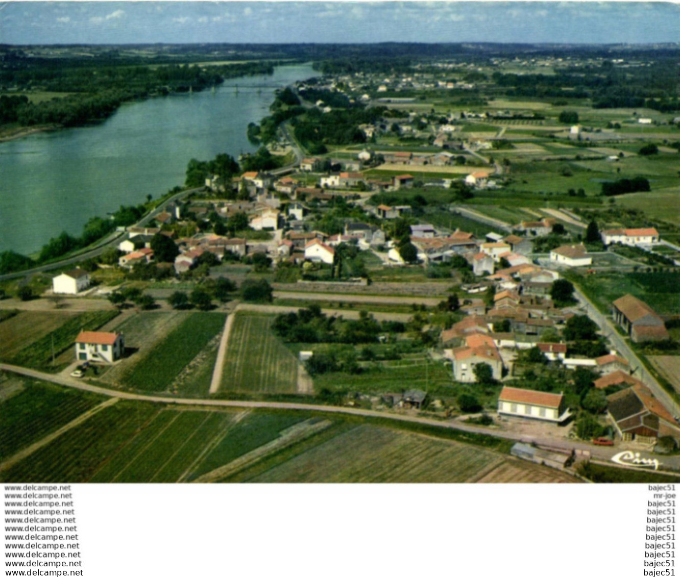 La chapelle basse mer - la pierre percée