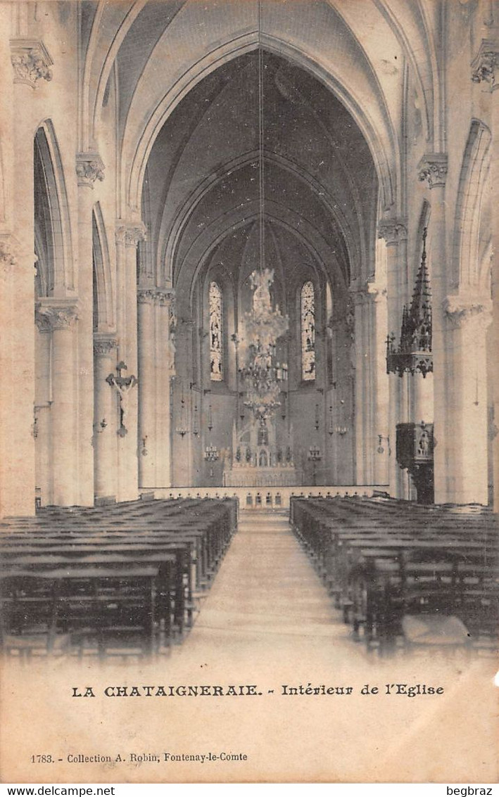 LA CHATAIGNERAIE    EGLISE  INTERIEUR