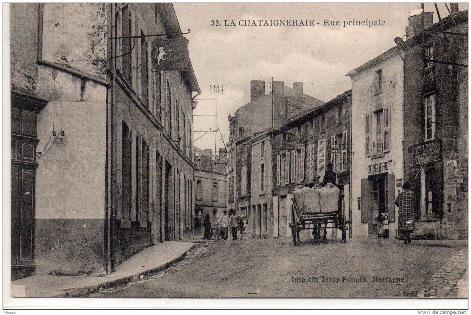 La Chataigneraie : rue principale