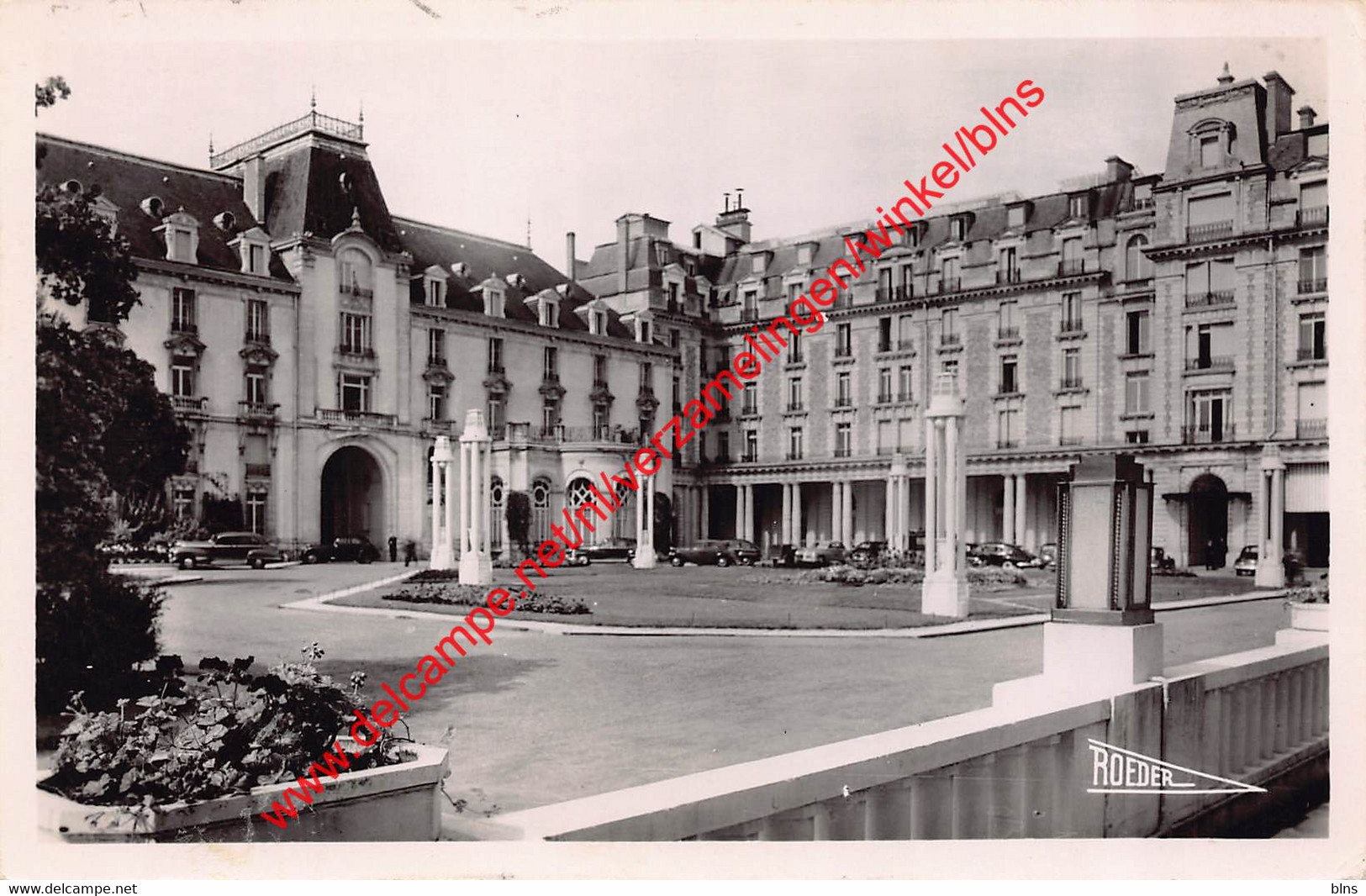 La cour intérieure du Grand Hôtel - Vittel Contrexeville - (88) Vosges