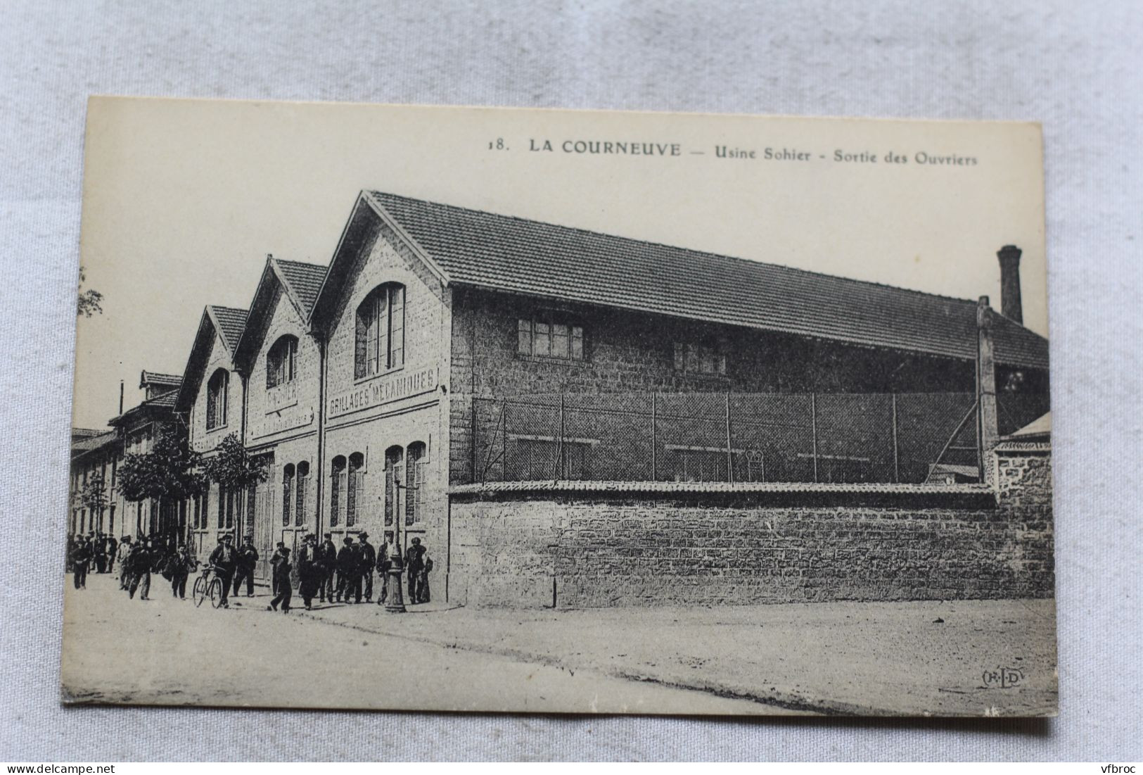 La Courneuve, usine Sohier, sortie des ouvriers, Seine saint Denis 93