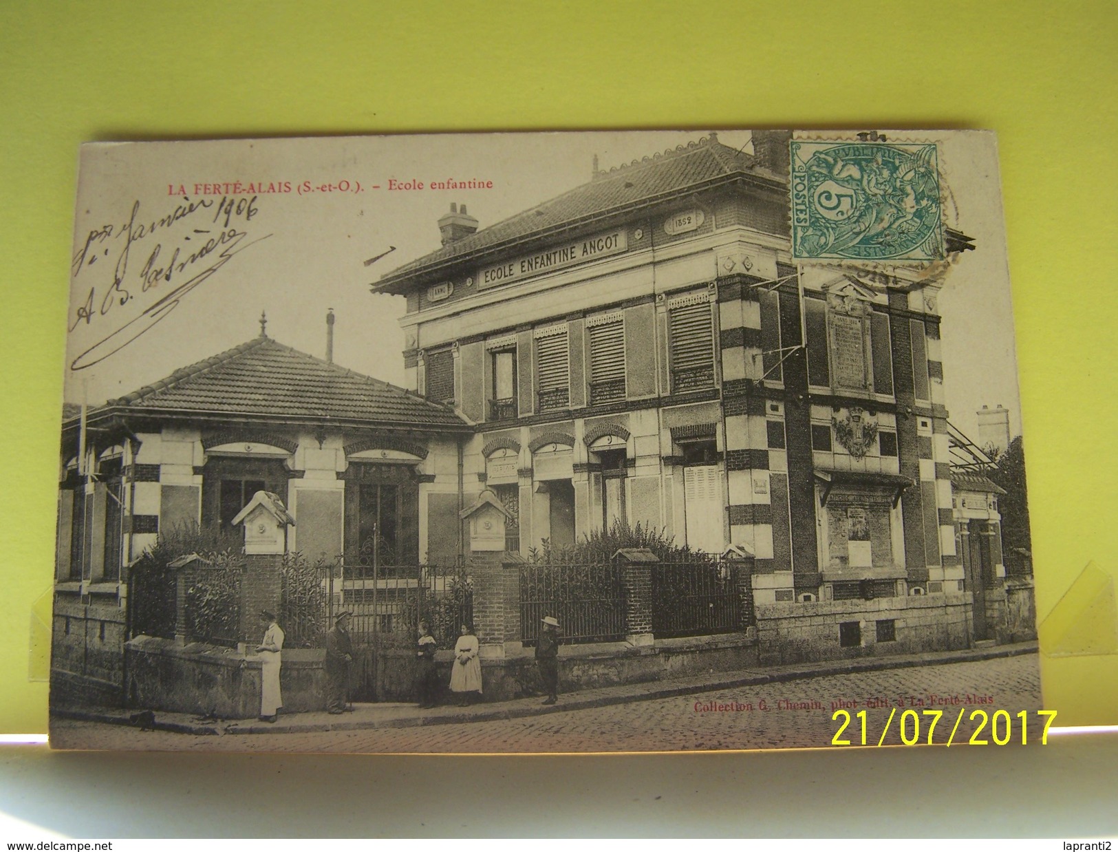 LA FERTE-ALAIS (ESSONNE) ECOLE ENFANTINE.