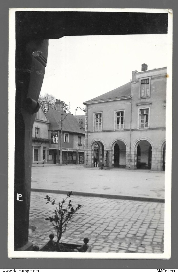 La Guerche de Bretagne, place de la mairie (Photo Lepinçon, la Guerche) - (12478)