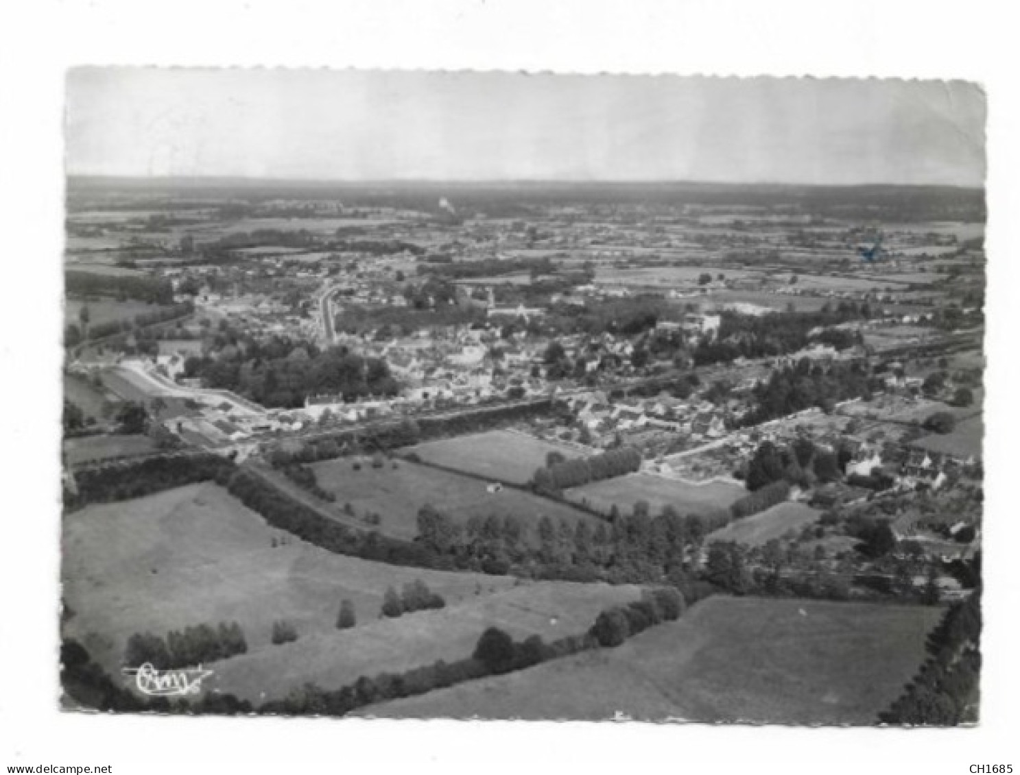 LA GUERCHE-sur-L'AUBOIS (18) Vue aérienne générale