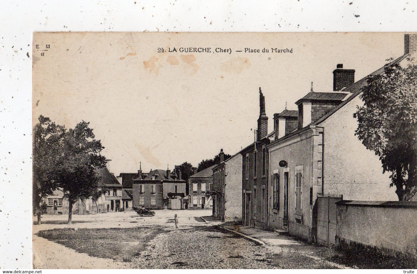LA GUERCHE-SUR-L'AUBOIS PLACE DU MARCHE