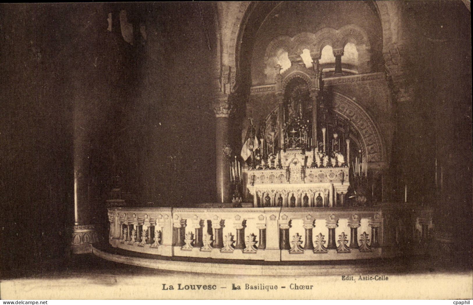 La Louvesc CPA La basilique Le choeur