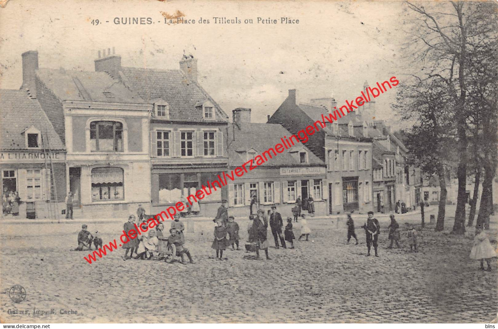 La Place des Tilleuls ou Petite Place - Guines - (62) Pas de Calais