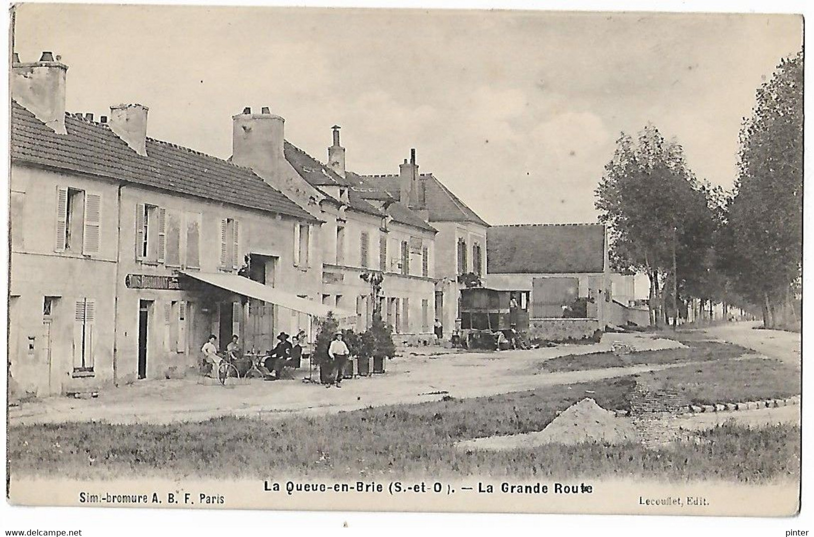 LA QUEUE EN BRIE - La Grande Route