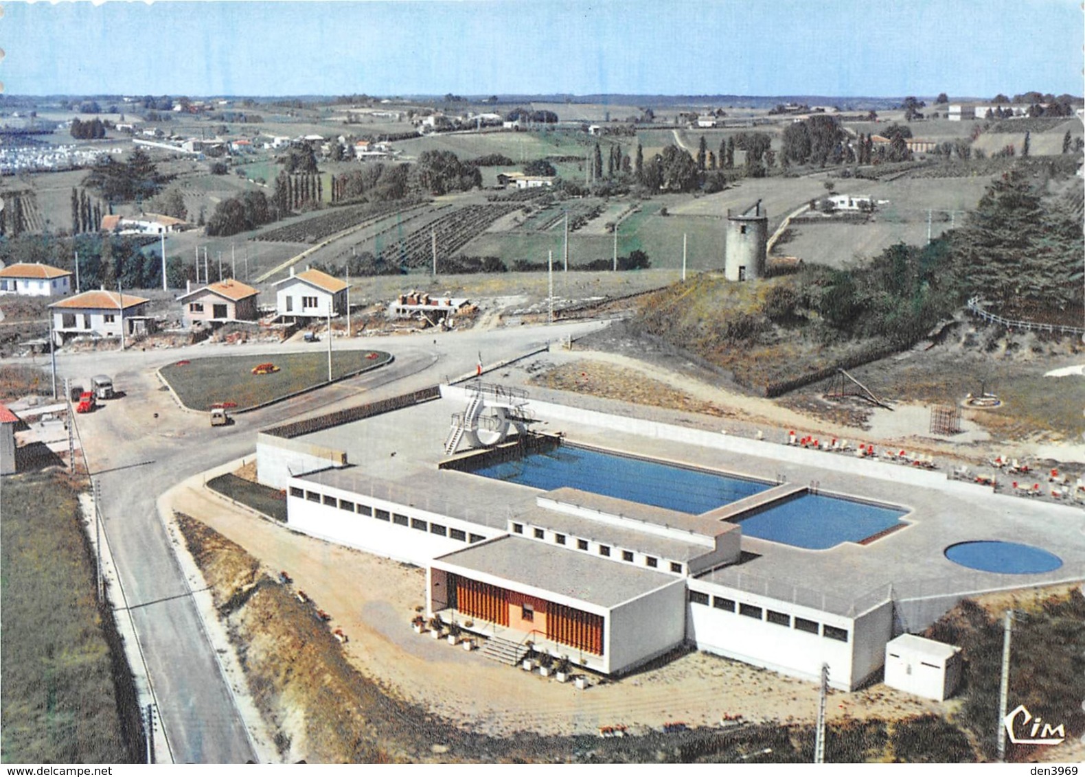 La REOLE - Vue aérienne - La Piscine