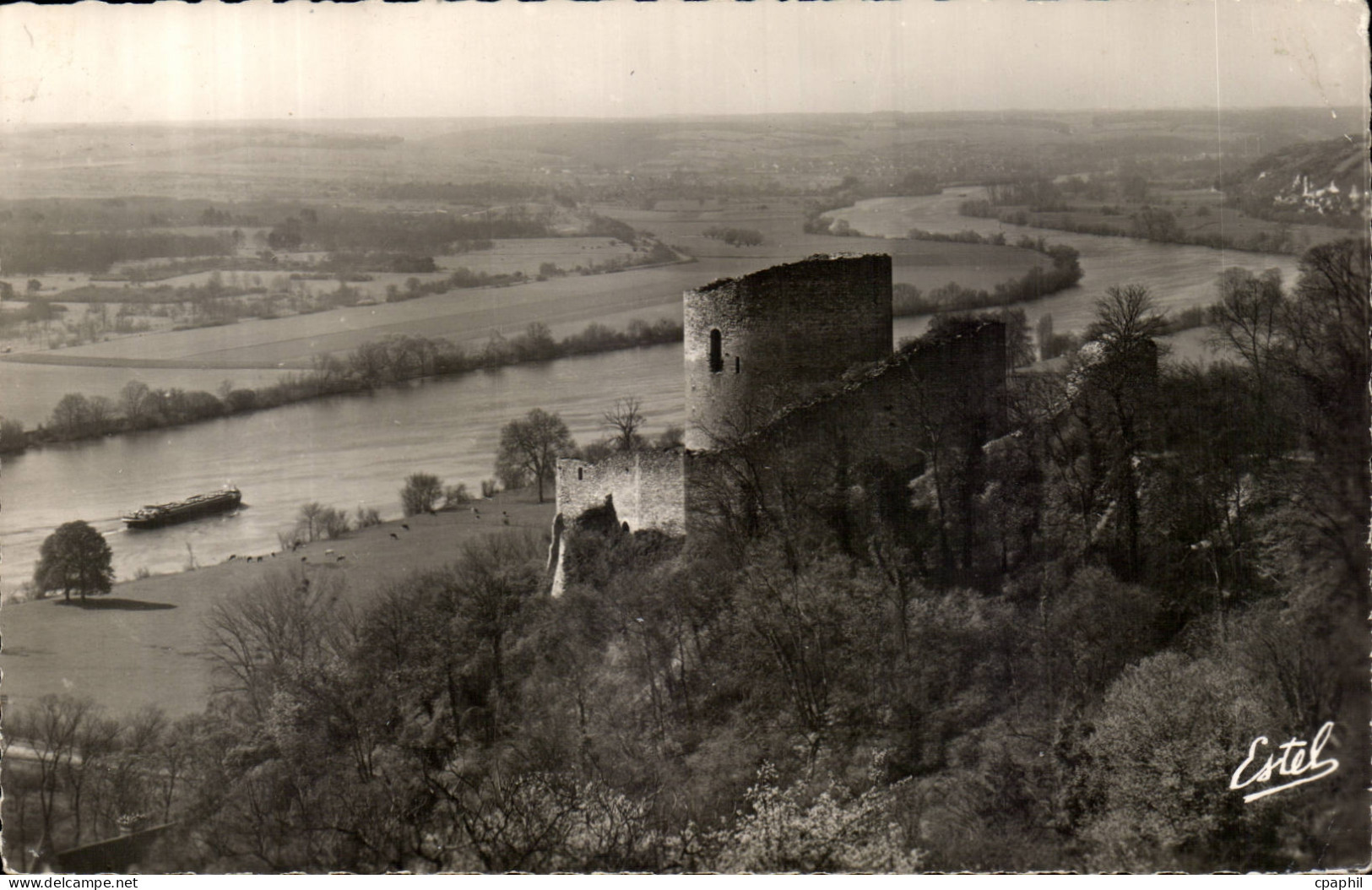 La Roche Guyon CPA Le vieux donjon et la vallee de la Seine
