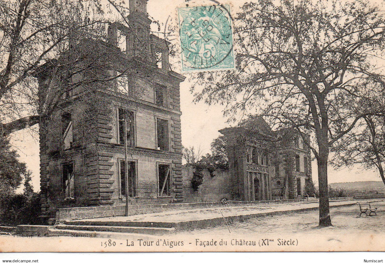 La Tour d'Aigues Château