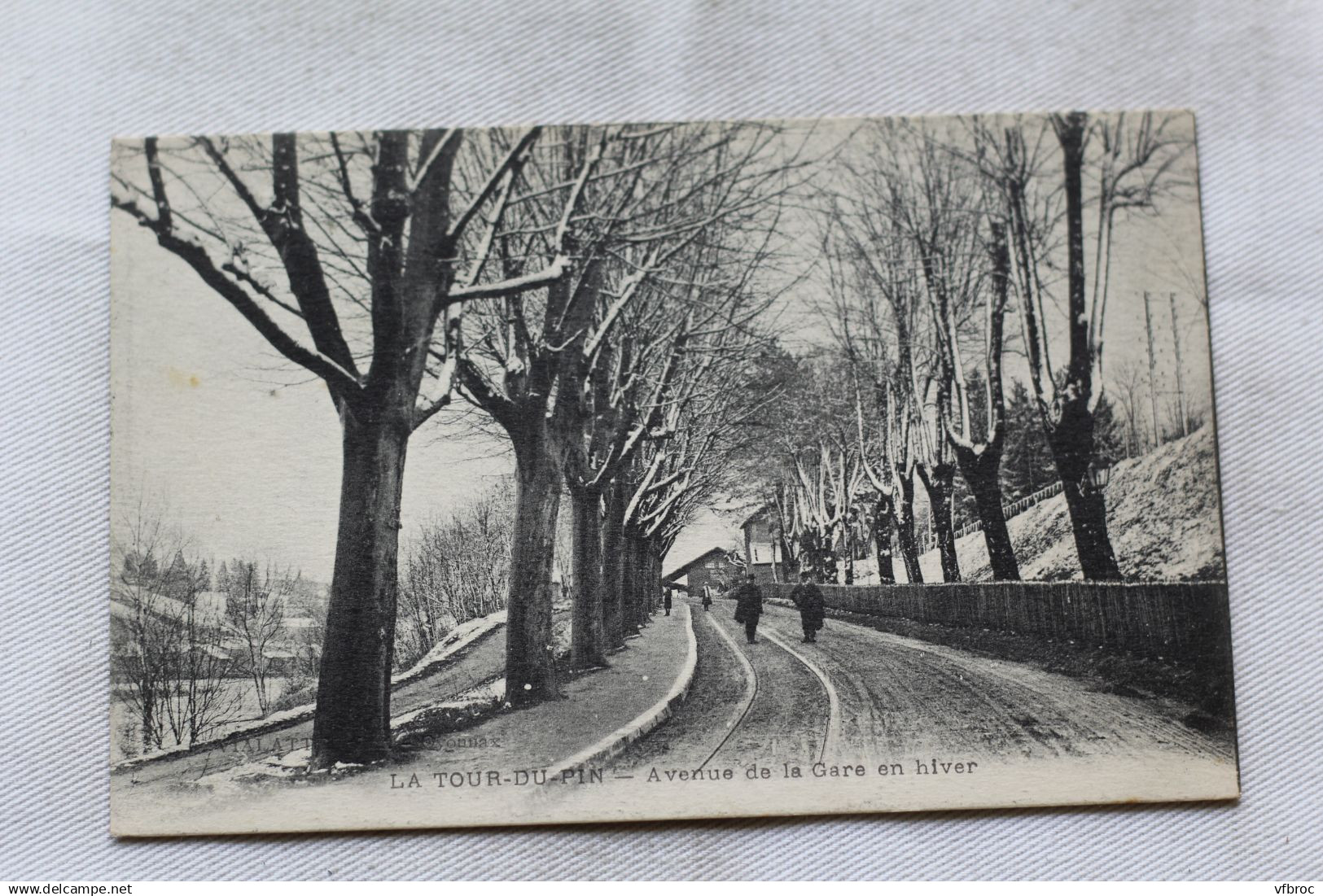 La Tour du Pin, avenue de la gare en hiver, Isère 38