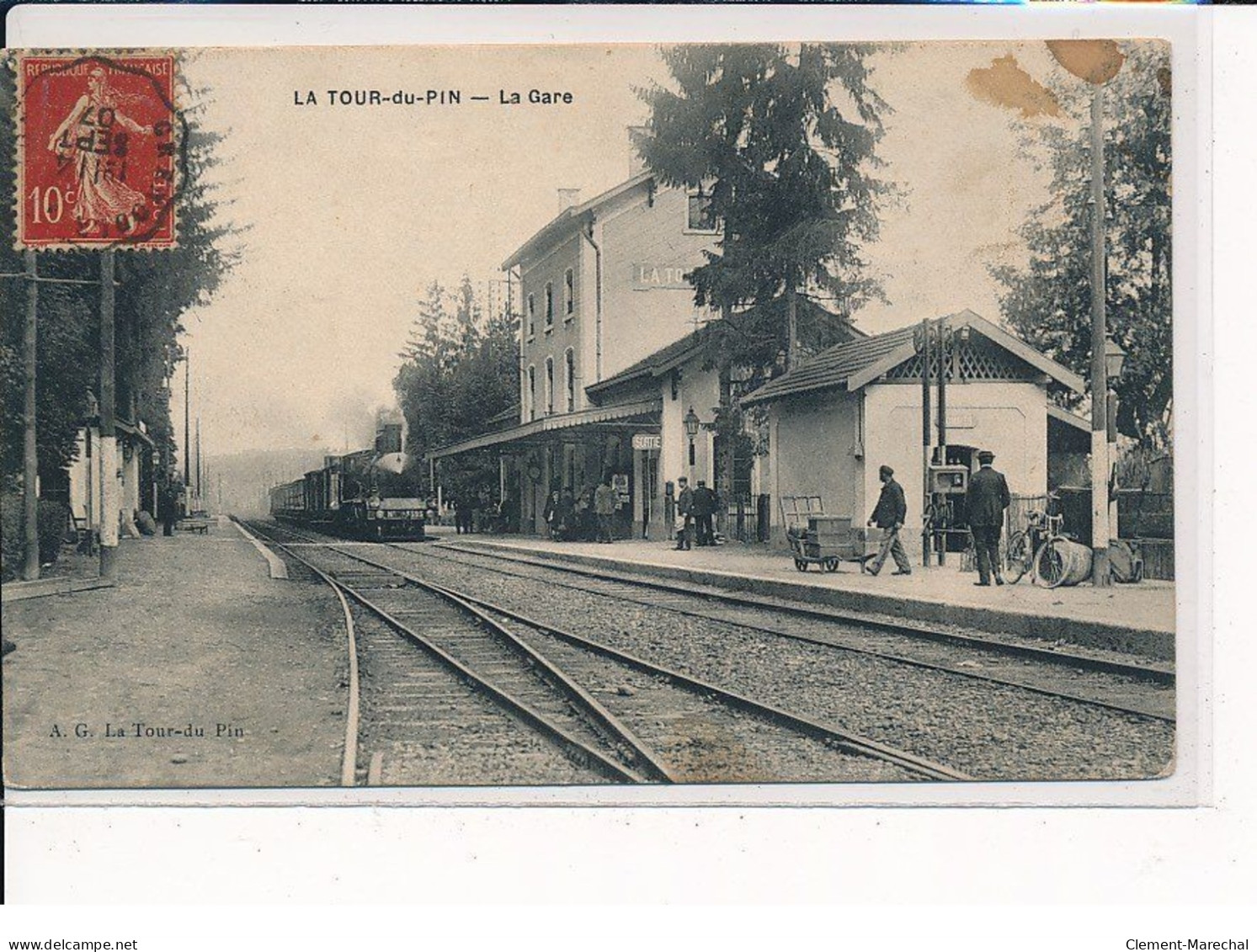 LA TOUR-DU-PIN : La Gare - très bon état