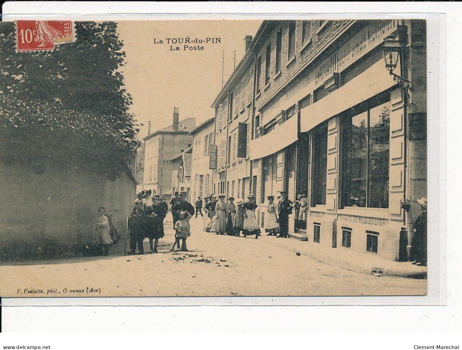 LA TOUR-du-PIN : La Poste - très bon état
